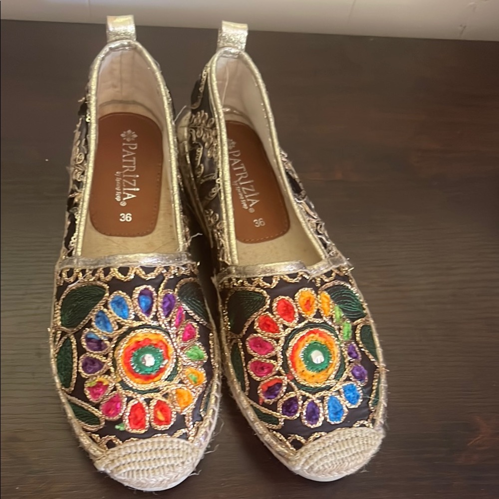 Black Espadrilles with Embroidered Floral Design